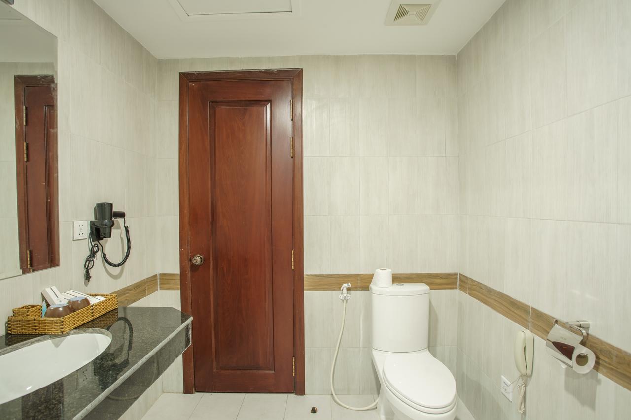Kuch Oudom Hotel Phnom Penh Exteriör bild