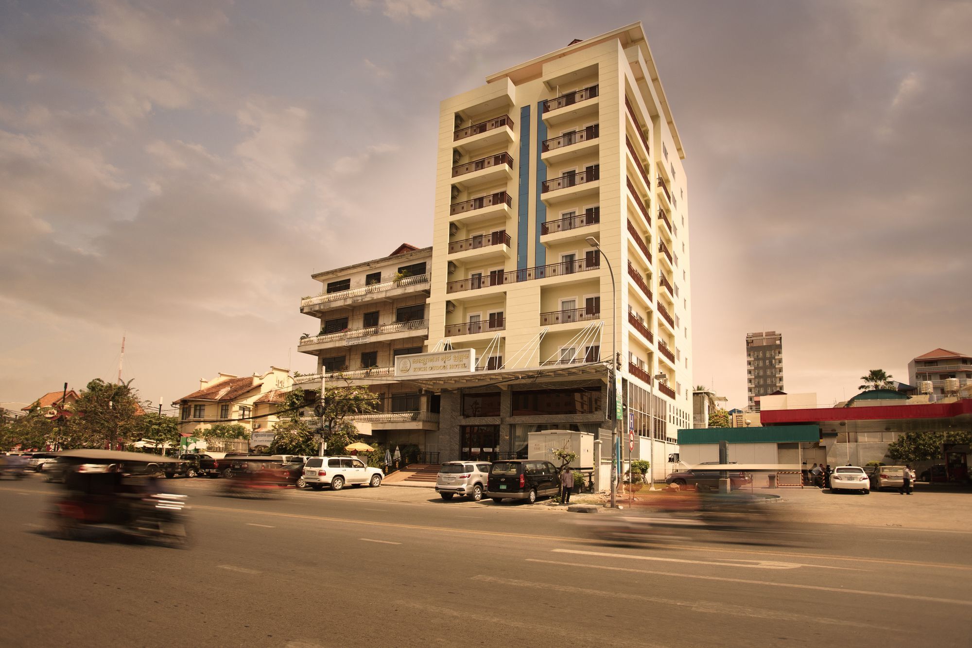 Kuch Oudom Hotel Phnom Penh Exteriör bild