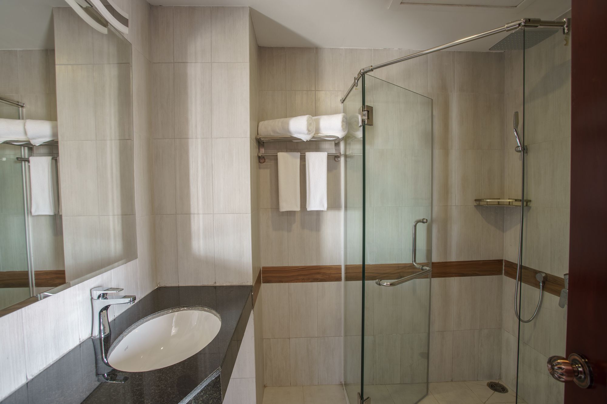 Kuch Oudom Hotel Phnom Penh Exteriör bild