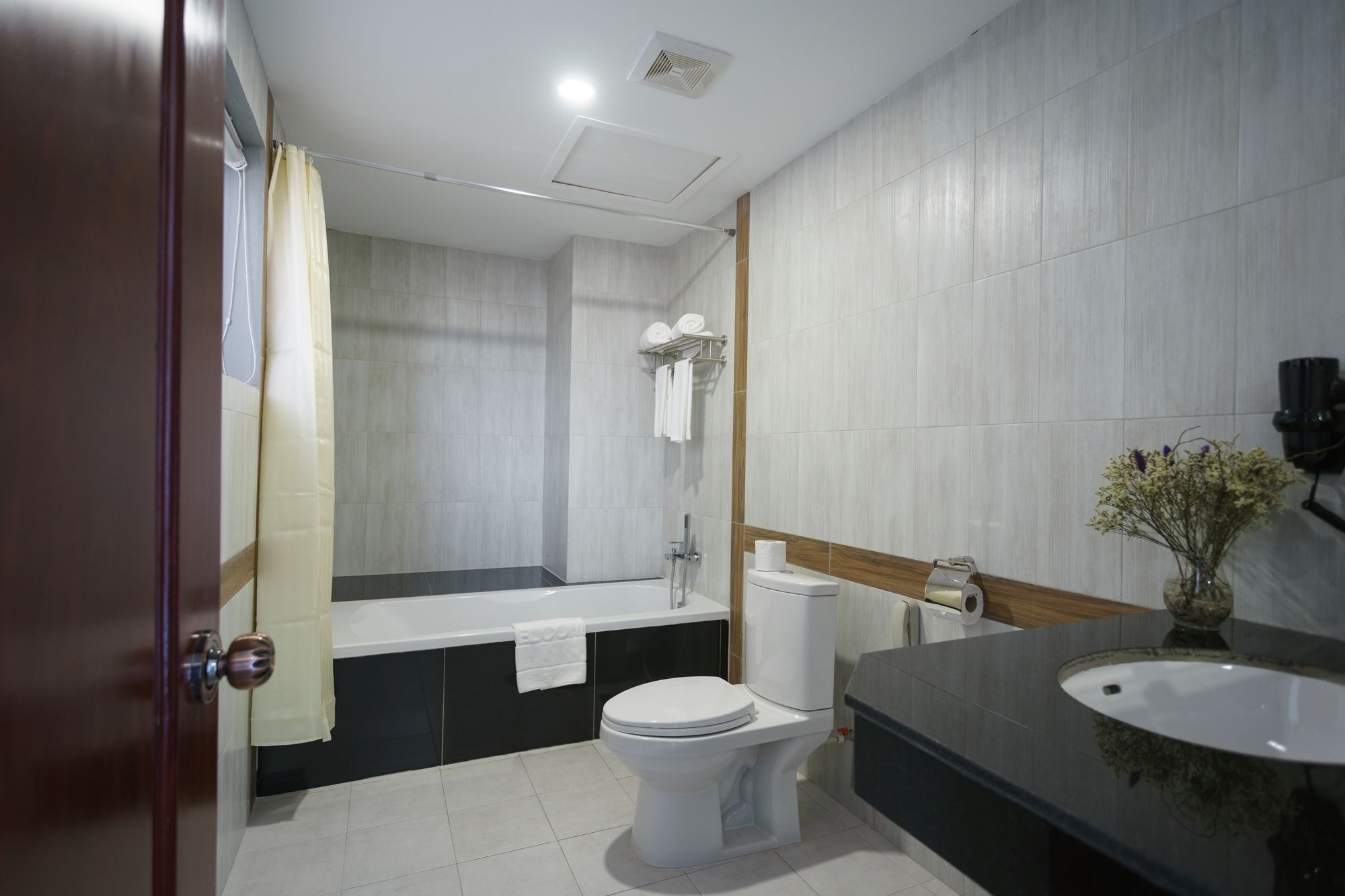 Kuch Oudom Hotel Phnom Penh Exteriör bild